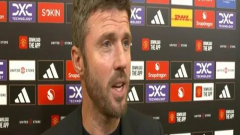 杜锋逆转困境显神威，下半场成功遏制阿姆斯攻势